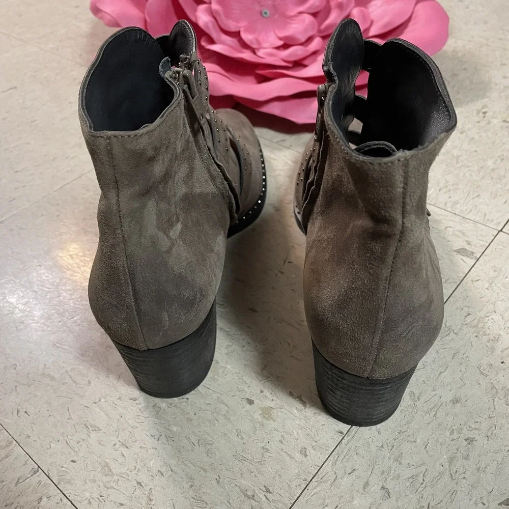 PAUL GREEN SoHo Moto Studded Buckle Suede Leather Ankle‎ Booties Sz 9 in Mineral